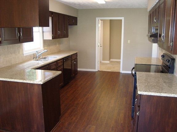 4th image of 495 Lee Road 850