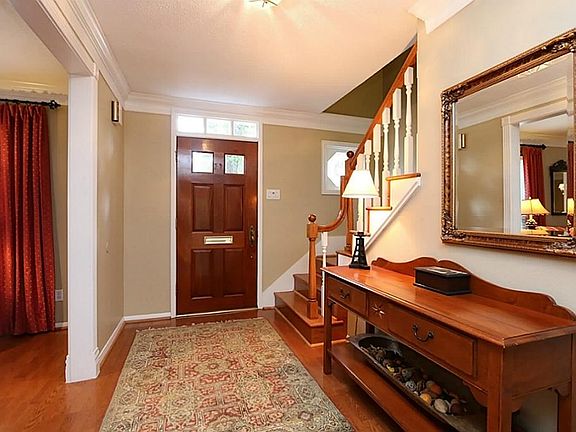3rd image of 807 Glenchester St