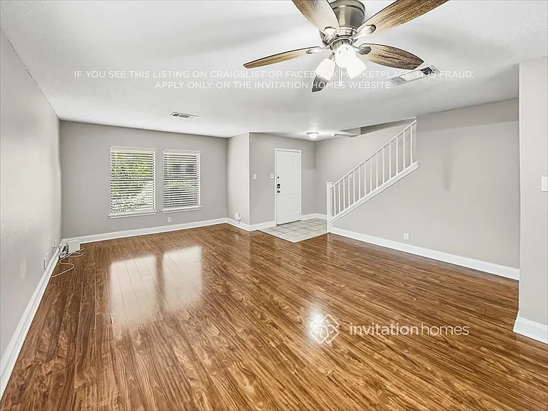 1405 Comfort St — Photo 5