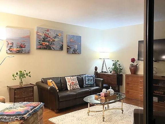 4th image of 924 Shorewood Dr APT 51