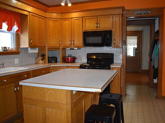 3rd image of 411 W Main St