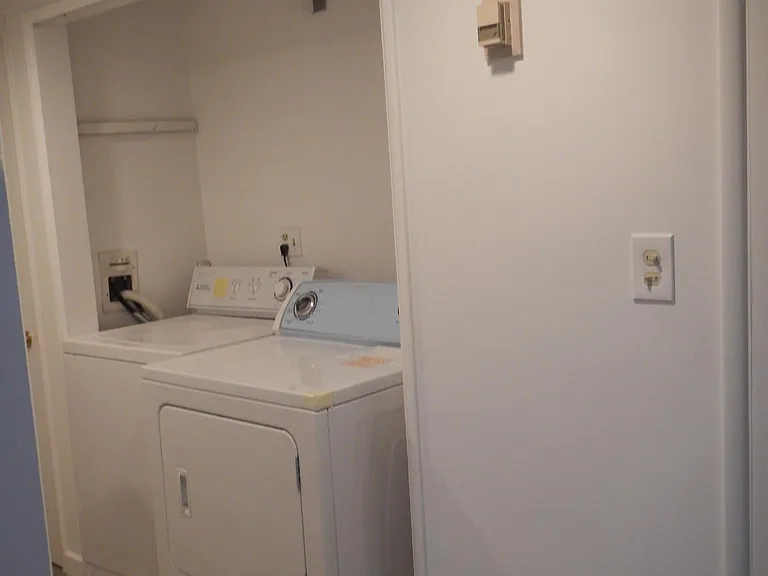 540 Kelton Ave — Photo 17