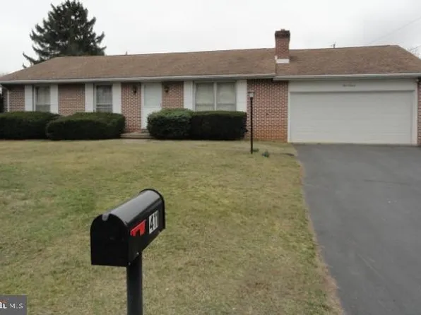 411 Briar Ln E, Chambersburg, PA 17202