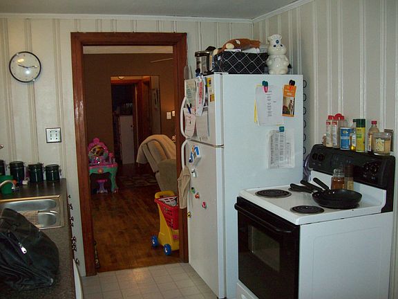 2nd image of 930 S Elm St