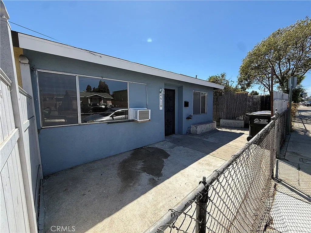 2 bed, 973 sqft, $2,390 — Photo 1