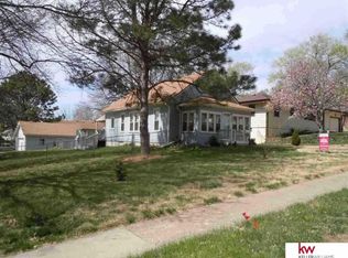 404 N Grandview Ave, Papillion, NE 68046
