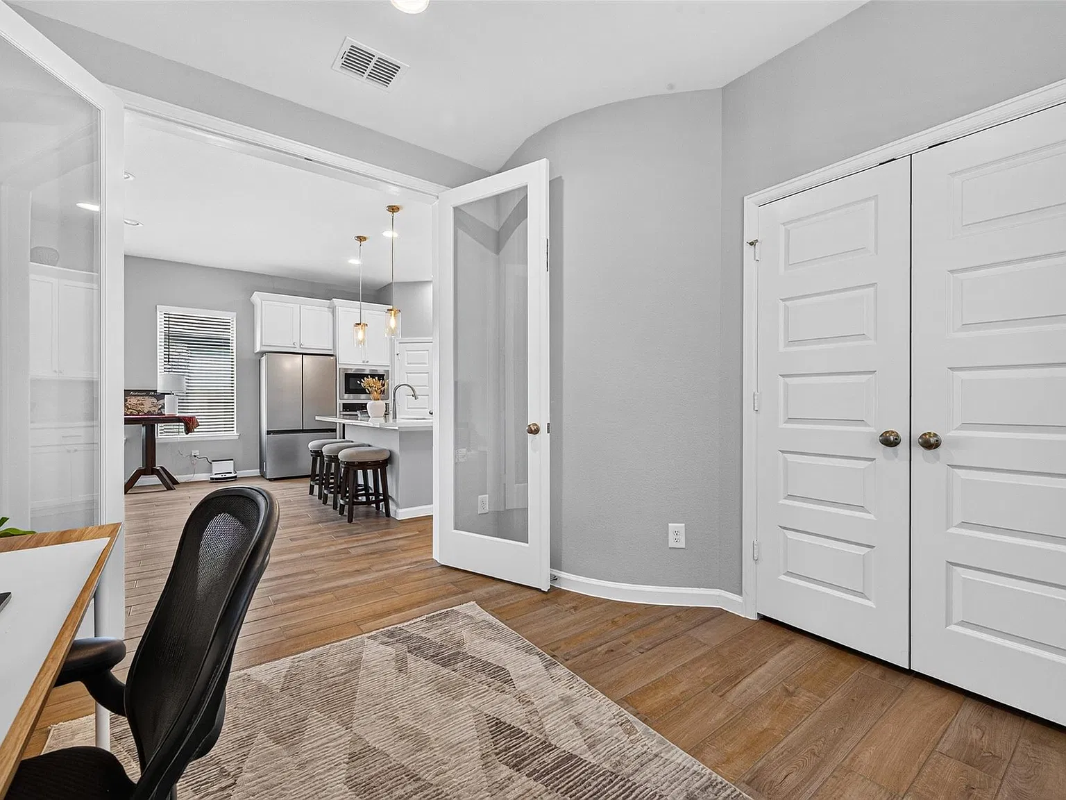 3 bed, 2.5 bath, 1795 sqft, $2,300 — Photo 4