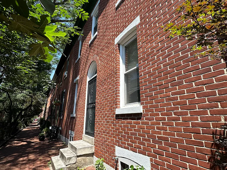 2205 Madison Sq — Photo 2