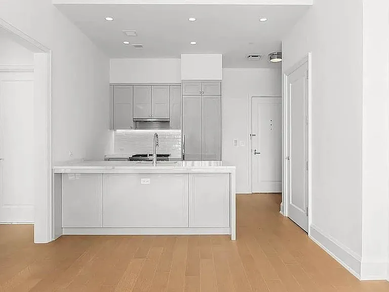 100 Claremont Ave #18C — Photo 4