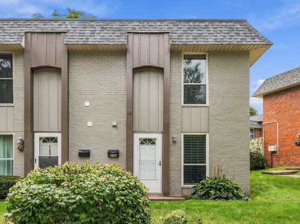 330 College Park Dr #1, Coraopolis, PA 15108
