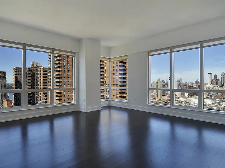 350 W 42nd St #31B — Photo 1