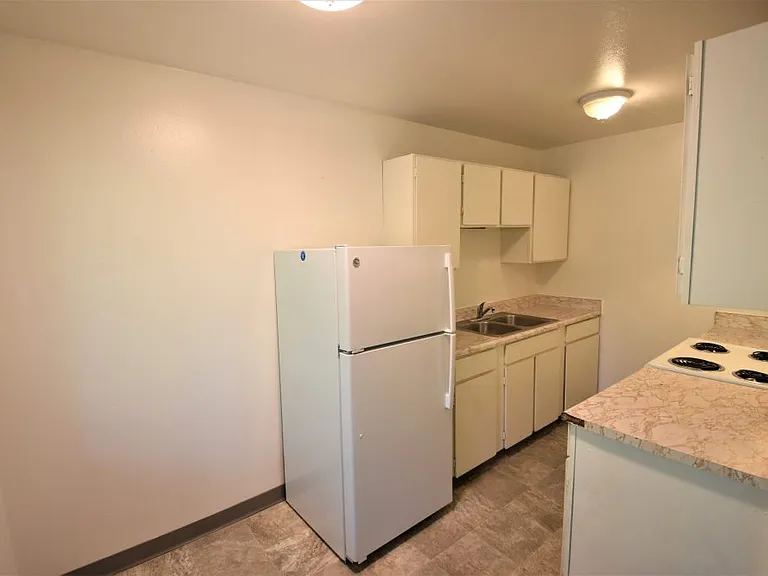 3150 Madison Ave #7 — Photo 6