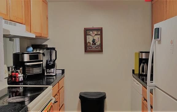 4th image of 1418 Holden Ave #1