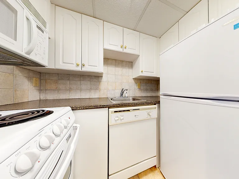 341 Maclaren St — Photo 30