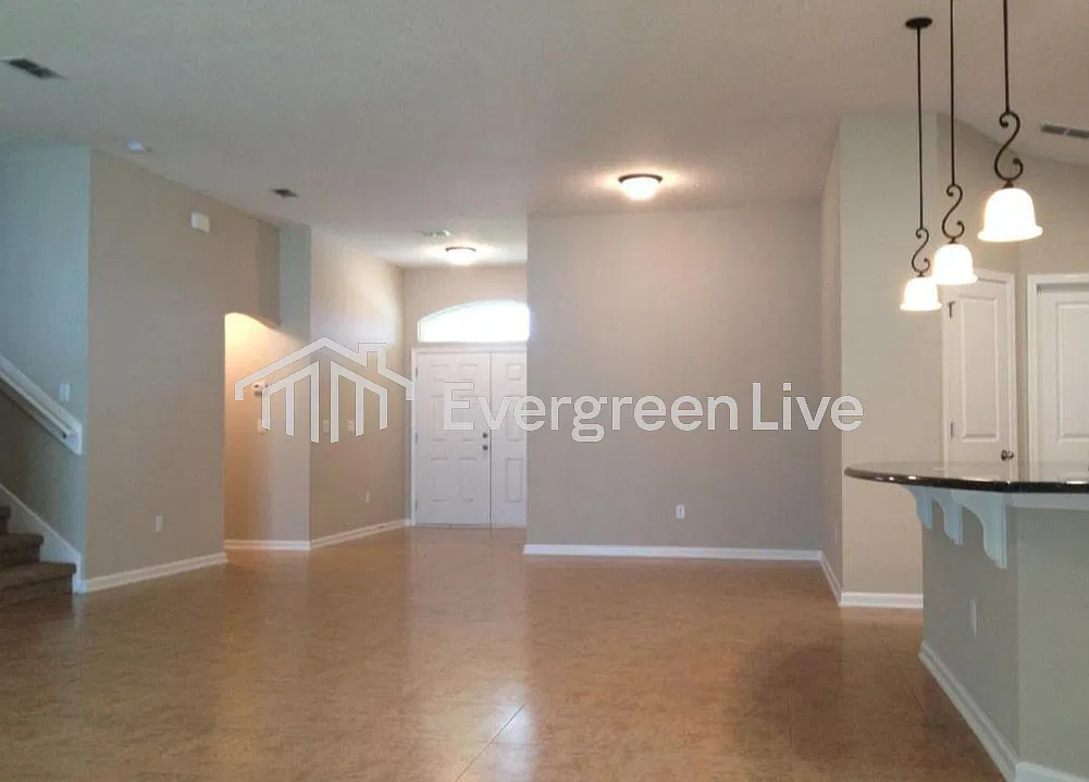 5 bed, 3.0 bath, 2732 sqft, $2,495 — Photo 4