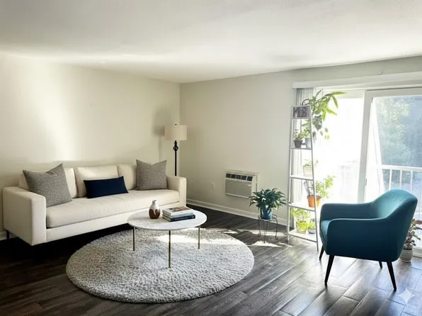 300 Smithfield Rd #B5-52, Providence, RI 02904