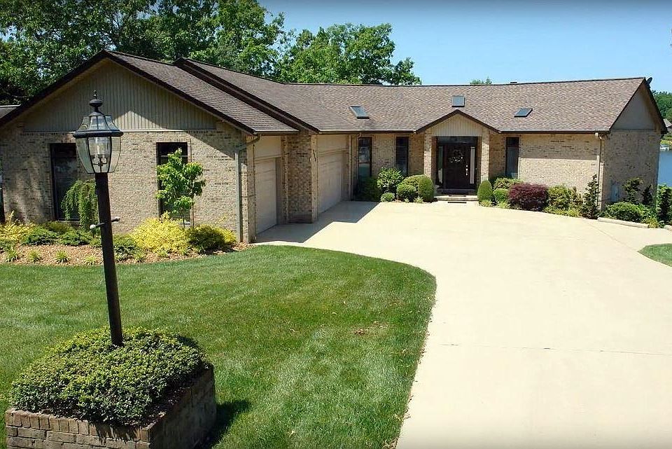 220 Lakewood Drive