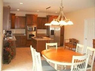 2232 N Raven Ct, Lynwood, IL 60411