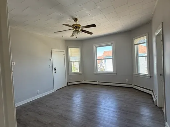 3 Edgemond St, Fall River, MA