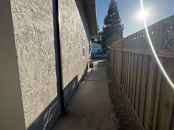 3rd image of 411 Cedar Ct