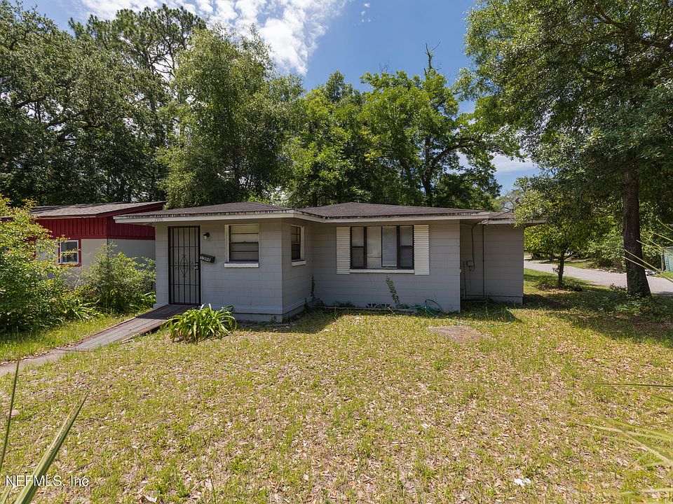 1st image of 1598 W 33RD Street