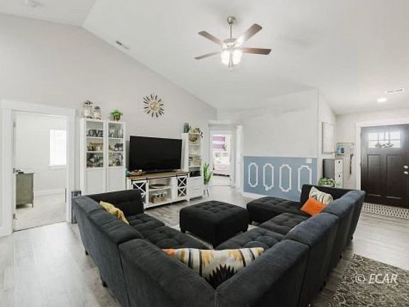 4th image of 1708 Opal Dr
