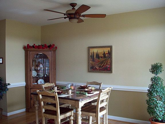 Kitchen Dining Area