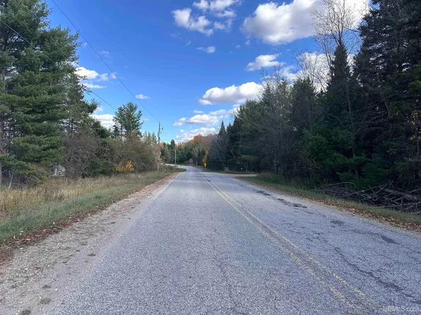 W8220 County Road 388, Vulcan, MI 49892