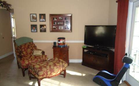 2nd image of 210 SW Birch Gln