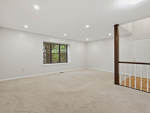 5th image of 34 Aldridge Ct