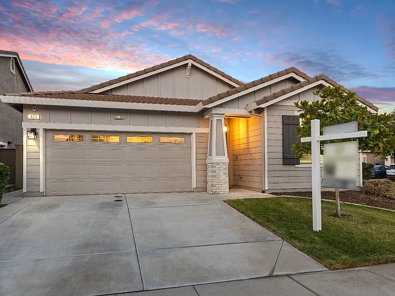 800 Daggerwing Ct — Photo 2