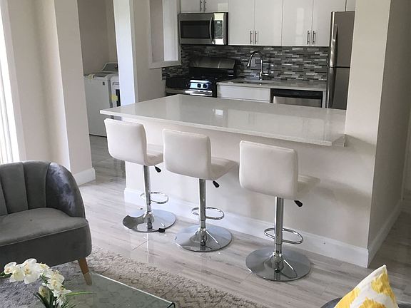 1605 living with kitchen