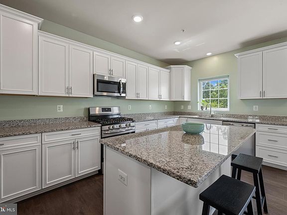 5th image of 9219 Garrettson Cir