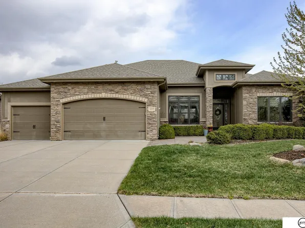 1215 S 200th St, Omaha, NE 68130