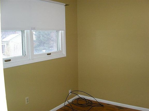 4th image of 215 N Davis St