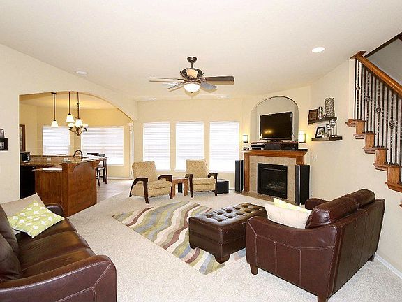 3rd image of 2905 N Fern Ct