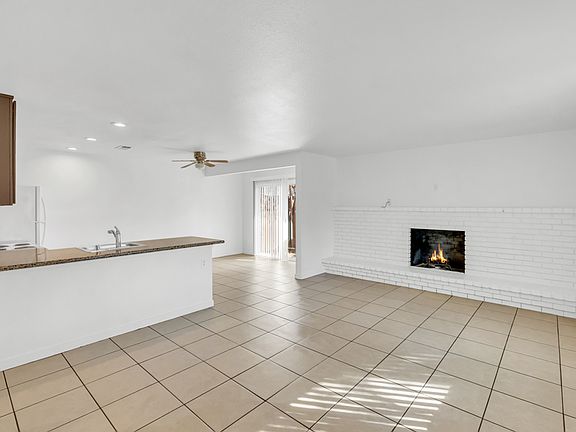 2nd image of 812 Carro Dr APT 1