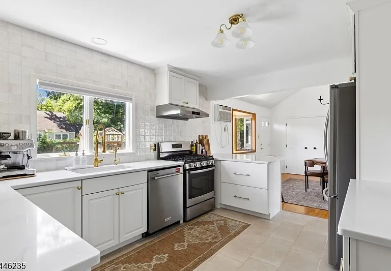 329 Maplewood Ave — Photo 11