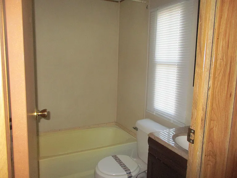 413 Debby St — Photo 6