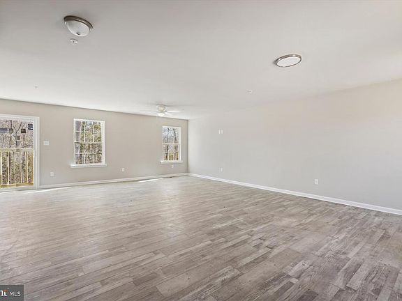 3rd image of 854 Forest Glen Rd