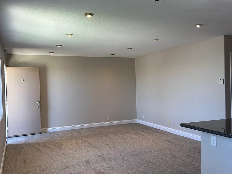 1288 Holly Ave — Photo 10