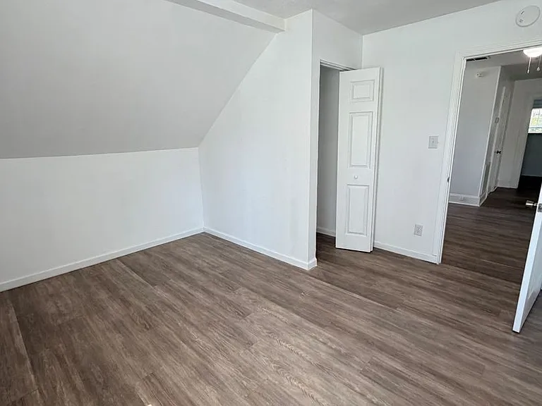 943 Marshall St #B — Photo 11