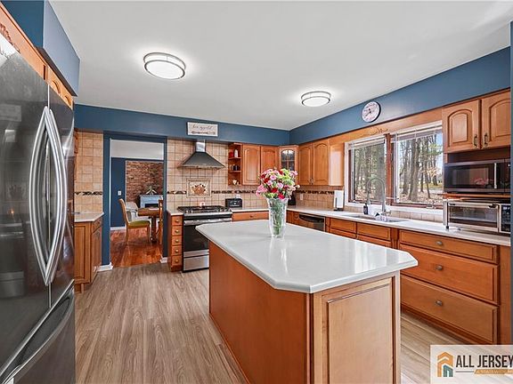 4th image of 176 Stonehill Rd