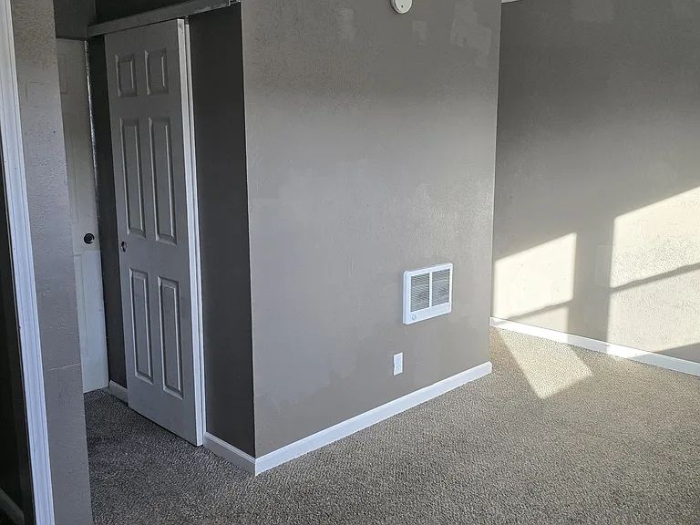 216 S Cavin St #8 — Photo 1