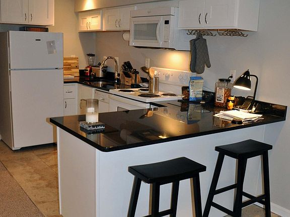 Eat-in Kitchen