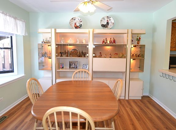5th image of 320 Brookdale Dr APT A