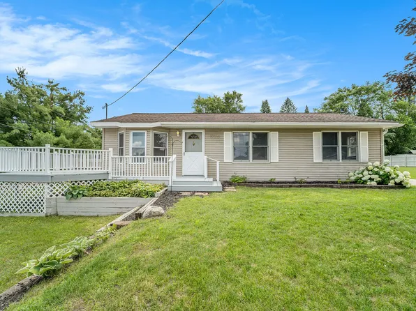 10015 King Rd, Davisburg, MI 48350