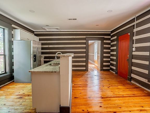5th image of 206 N McLean Blvd