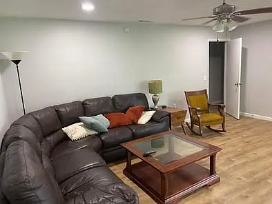 4 bed, 1778 sqft, $1,100 — Photo 2