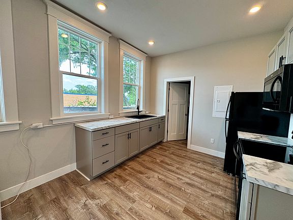 4th image of 127 1st St SE #1